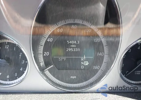 2011 Mercedes-Benz E 550 из США, поврежденный, VIN WDDHF7CB5BA421965